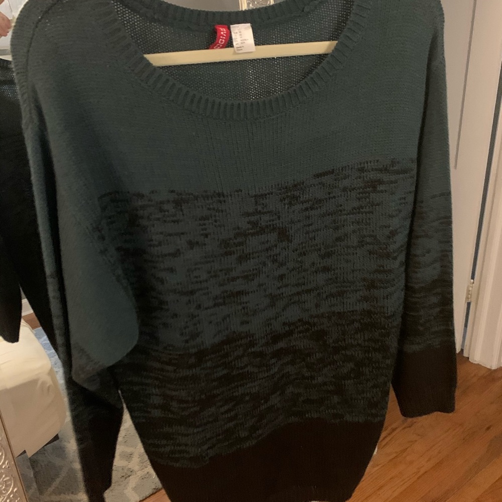 Super cute, light weight sweater dress!